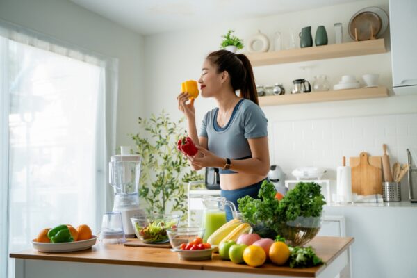 フルーツと野菜をたくさん食べてハッピーに