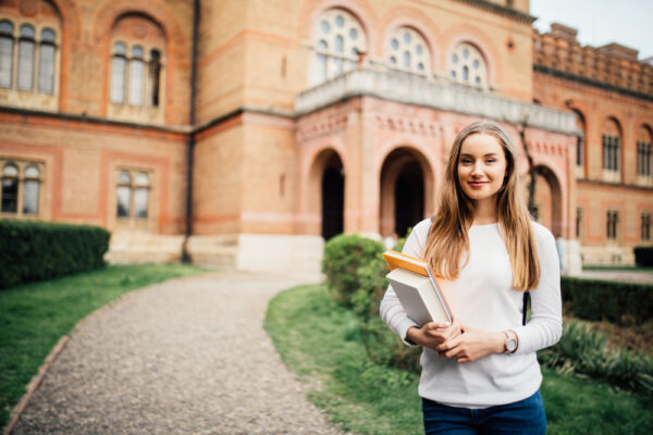 39通もの大学からの合格通知　17歳の少女が語る合格の秘訣とは