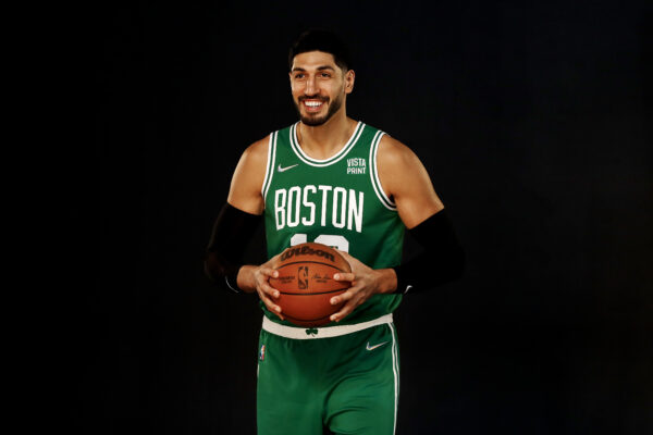 NBAスター、中国の悪行に沈黙するナイキを批判