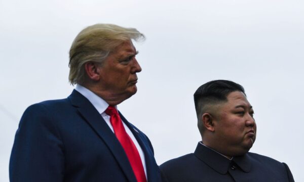 トランプ氏「金正恩との対話再開に前向き」　韓国首相が明かす