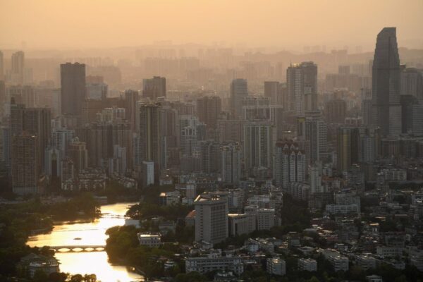 広東省などで深刻な電力不足、「操業は週1日だけ」と企業に要求