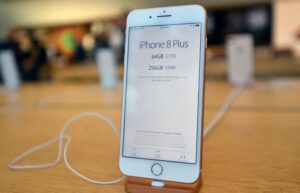 iPhone8　中国で人気がいまひとつ　値下げ続出