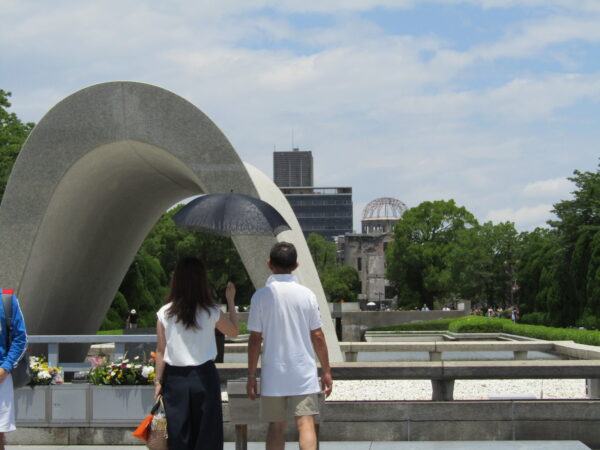 オバマ大統領も気づいた？　平和公園の不思議　広島2大世界遺産めぐり