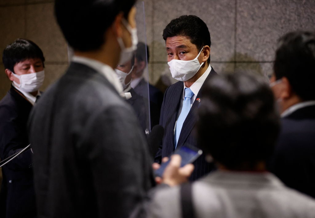 岸防衛相、在外邦人輸送等に関する自衛隊法改正は「検討している」