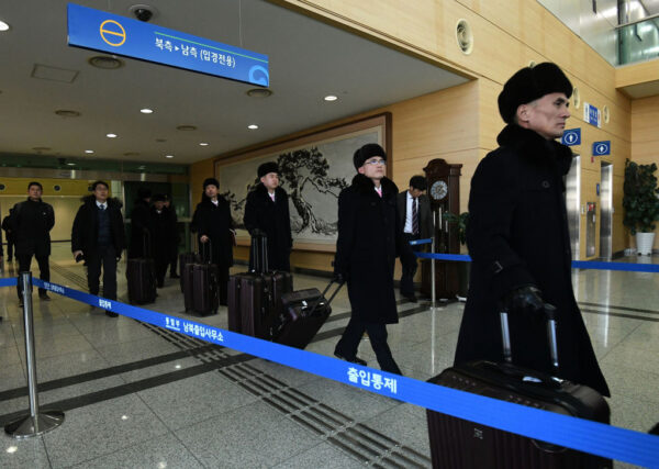 韓国政府、北朝鮮からの芸術団に飲食料や燃料を支援