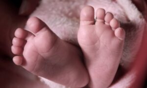 「誰も双子だと信じてくれない」白人と黒人の姉妹