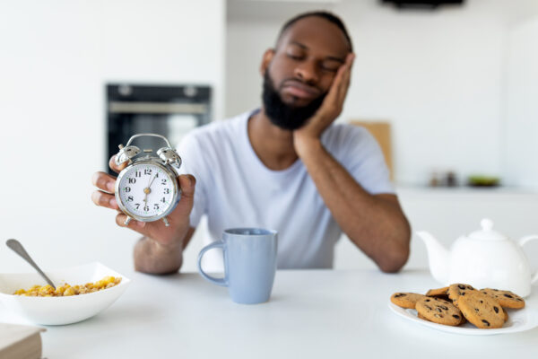 「不眠は大脳退化の前兆か？」飲食の改善でリスク回避を