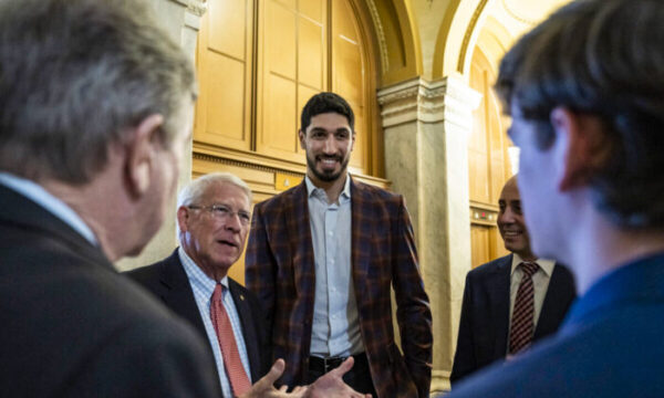 「なぜ中国人権侵害に沈黙するのか」　ウクライナ支援するNBAに元選手が問いかけ