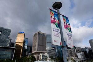 習近平国家主席　初の香港訪問へ、富豪や民主団体「一国二制度」維持訴え