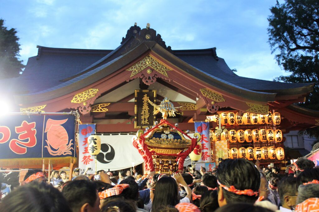 480年続く粋な伝統　スサノオをまつる天王祭、ダイナミックな神輿ぶり披露