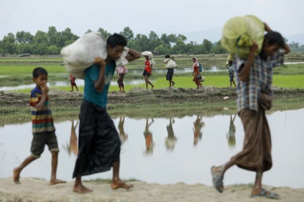 ロヒンギャ難民30万人「ミャンマー憲法改正が課題」＝専門家