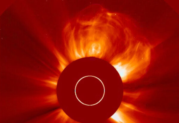 大規模な太陽フレア　30日に通信障害の恐れ