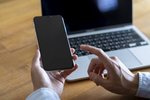 「あなたも気をつけて！」深夜スマホは不健康の元凶