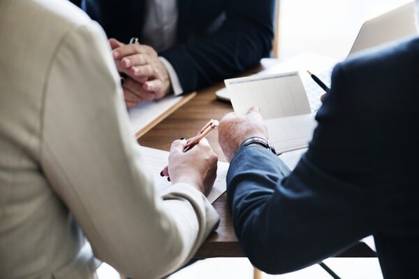 投資初心者のあなたへ　他人に聞かず、友人と勉強しよう