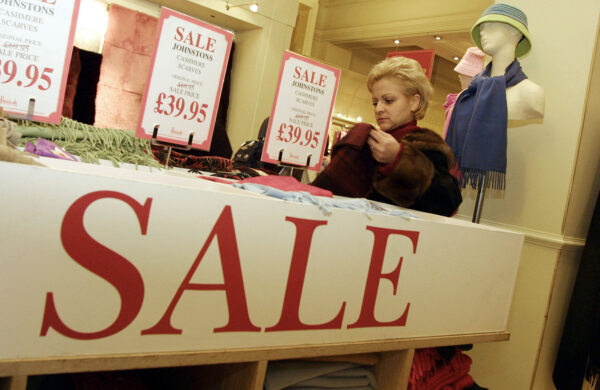 市場にあふれる偽カシミヤ製品　英紡績業協会が調査