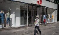 中国当局、H＆Mのボイコットを呼びかけ　人権問題巡るEU制裁に対抗　