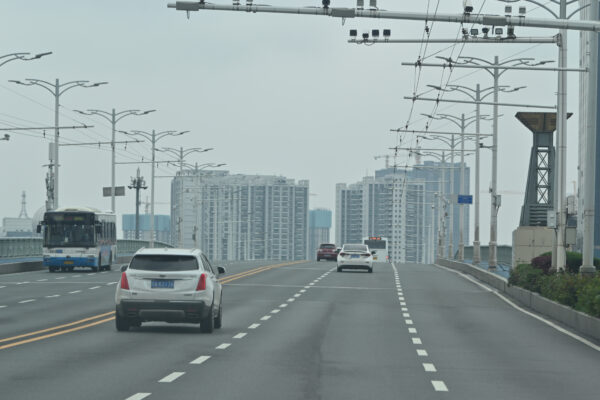 高速道路に大量の釘、車100台以上に被害「タイヤがハリネズミのよう」＝中国・江西省