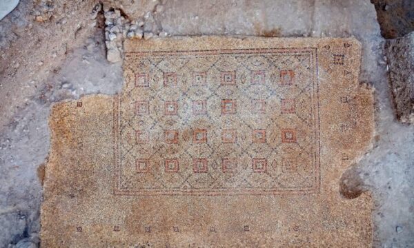 イスラエルで1600年前のビザンチン時代のモザイクを発見