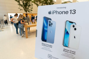 iPhone13、最大1000万台減産の見通し　28日の決算発表で生産スケジュール公表か