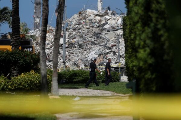 米マンション崩落、死者94人　行方不明者22人