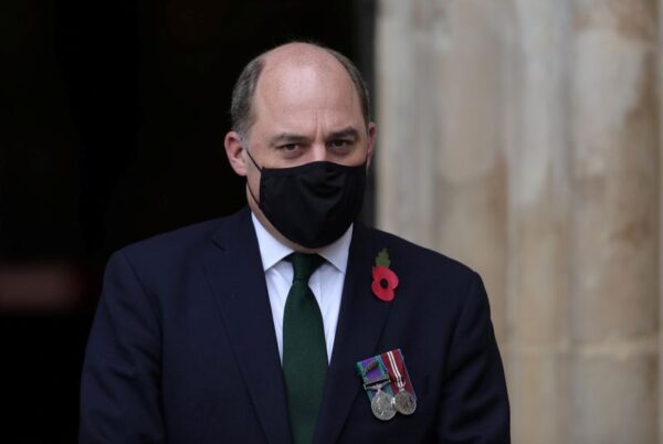 英国防相「アルカイダ復活なら軍再派遣も」、アフガン情勢巡り