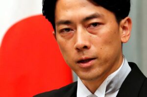 小泉環境相、菅首相不出馬で涙　「誰よりも仕事した首相」