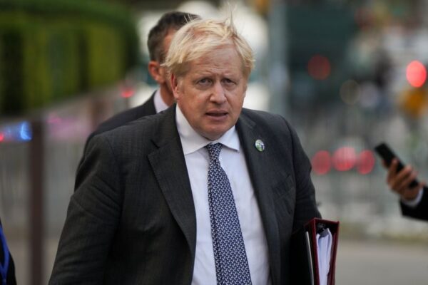 英首相、アマゾン創業者ベゾス氏と課税巡り協議