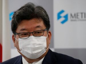 燃料費高騰に予備費の活用検討、機動的に対応＝萩生田経産相