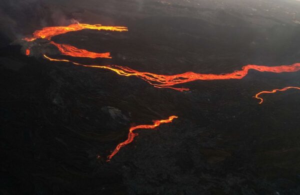 スペイン領カナリア諸島、火山性地震が停止　専門家は慎重な見方