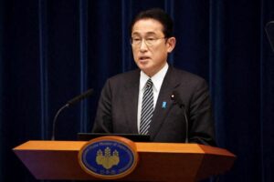 年末年始の帰省、オミクロン株の動向踏まえ慎重に検討を＝岸田首相