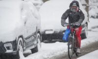 米東部に大雪、休校や欠航などの影響