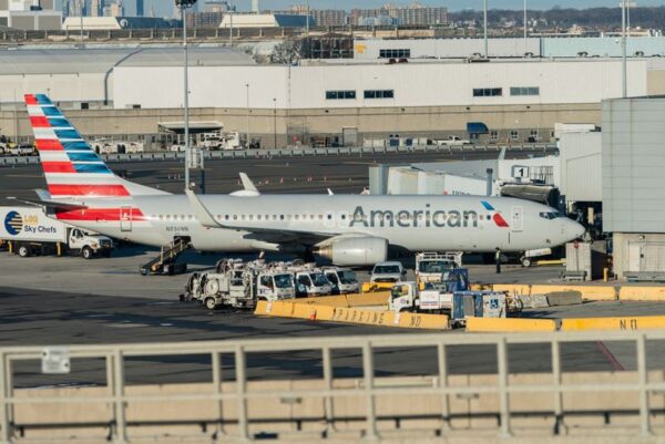米東部に冬の嵐、航空3000便超が欠航　各地で停電も
