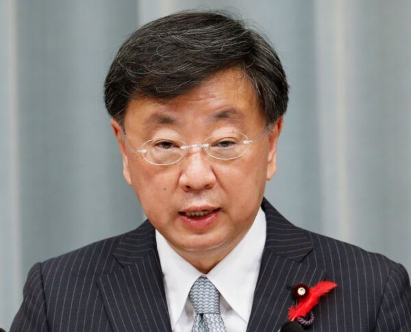 日本領空でのロシア機の飛行禁止措置、状況見つつ判断＝官房長官