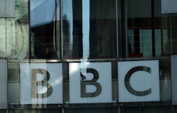 BBCやCNNなど、ロシアで取材や放送停止　「偽情報」罰則強化で
