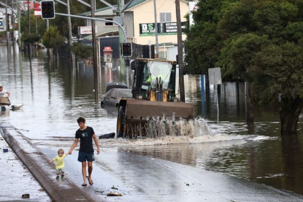 豪シドニー、豪雨で住民避難　東部沿岸一帯に洪水警報
