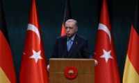 トルコ大統領「ウクライナ首脳と会談を」、プーチン氏と電話協議