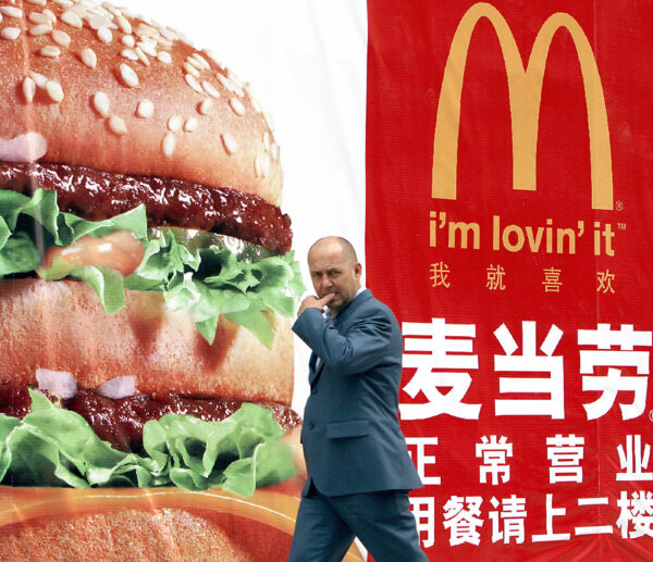 中国マクドナルド、社名を「金拱門」に変更　「ダサイ」と不評