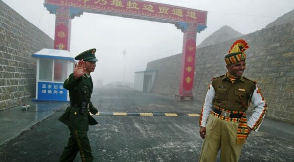 中印領有権紛争、中国最高指導部で対応分かれる　専門家「進退両難」