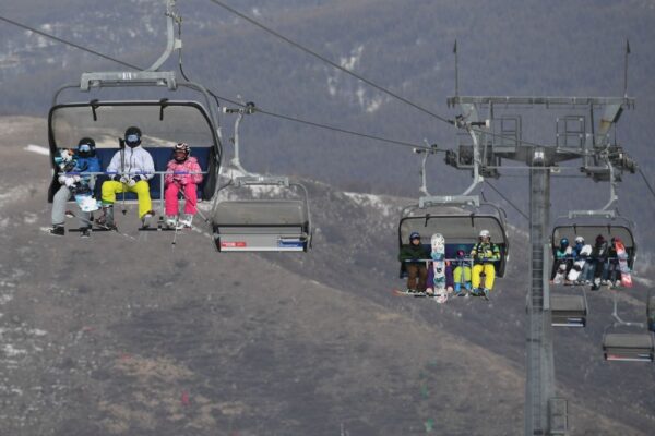 雪のない山、半干ばつ地区…どうやって北京で冬季五輪を開催？IOCが心配