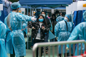 ＜中共ウイルス＞香港で1日の感染者3万人超　死者急増で遺体安置所逼迫