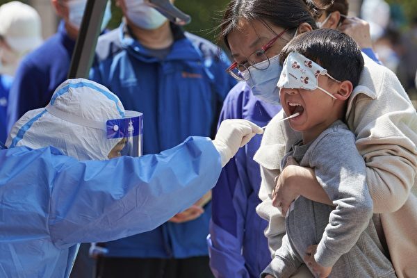 上海市、感染者40万人に死者17人と発表、専門家ら「実態反映せず」