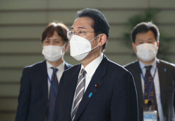 自民党外交部会、人権外交提言案を岸田首相に手交