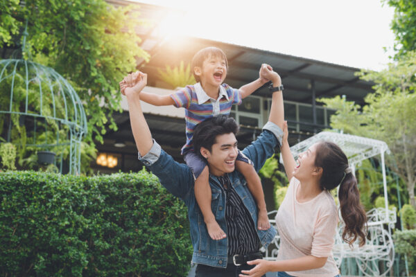 ともに片足の夫妻が「支え合って生きる幸せ」