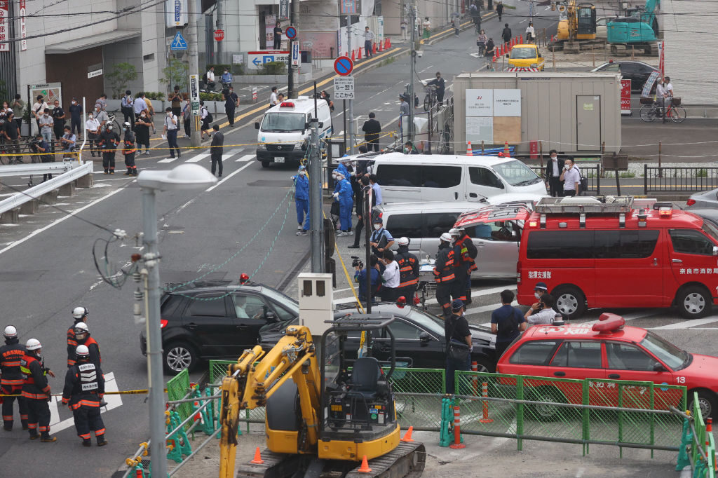 近くにいた関係者「安倍さんだけを狙い撃った」　安倍元首相銃撃事件