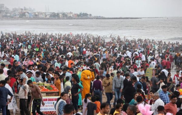 世界人口、インドが来年に中国を超え最多へ＝国連報告書