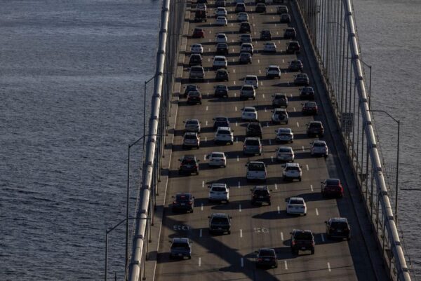 米カリフォルニア州、35年までにガソリン車の新車販売禁止へ