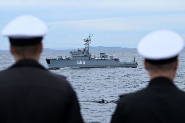 中露海軍、太平洋の合同巡視活動で実弾射撃　首脳会談の動向にも注目