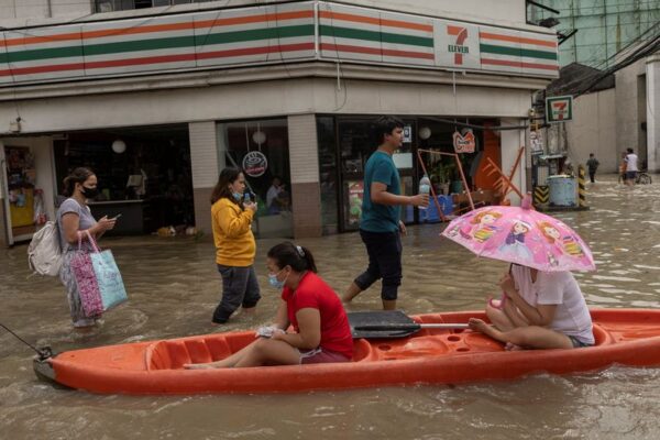 台風22号がフィリピン直撃、80人死亡　31人行方不明