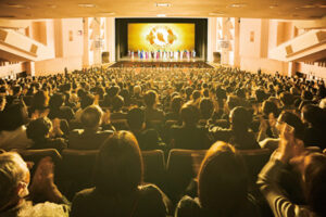 「神韻が浸透すれば平和な世界に」 川口公演2日目も盛況