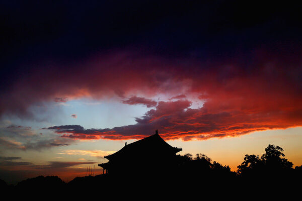 トランプ氏がハメネイを排除　毛沢東主義者の李毅が再び中南海を批判